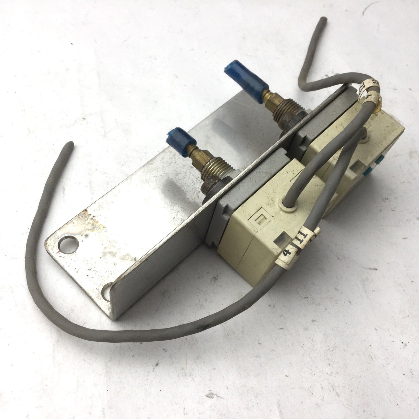 Used Bank of 2 SMC ZSE4-T1-25 Vacuum Sensor, Pressure 0 to -101kPa -760mmHg, 12-24VDC