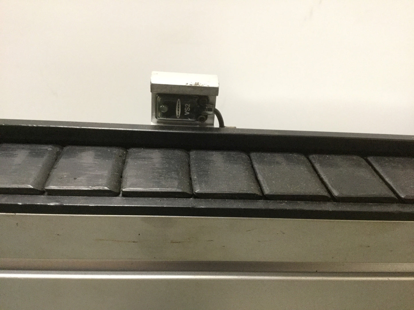 Used AMC M0203806R060 Chain Conveyor 5' Long 6" Wide 230/460VAC 1.25ft/sec
