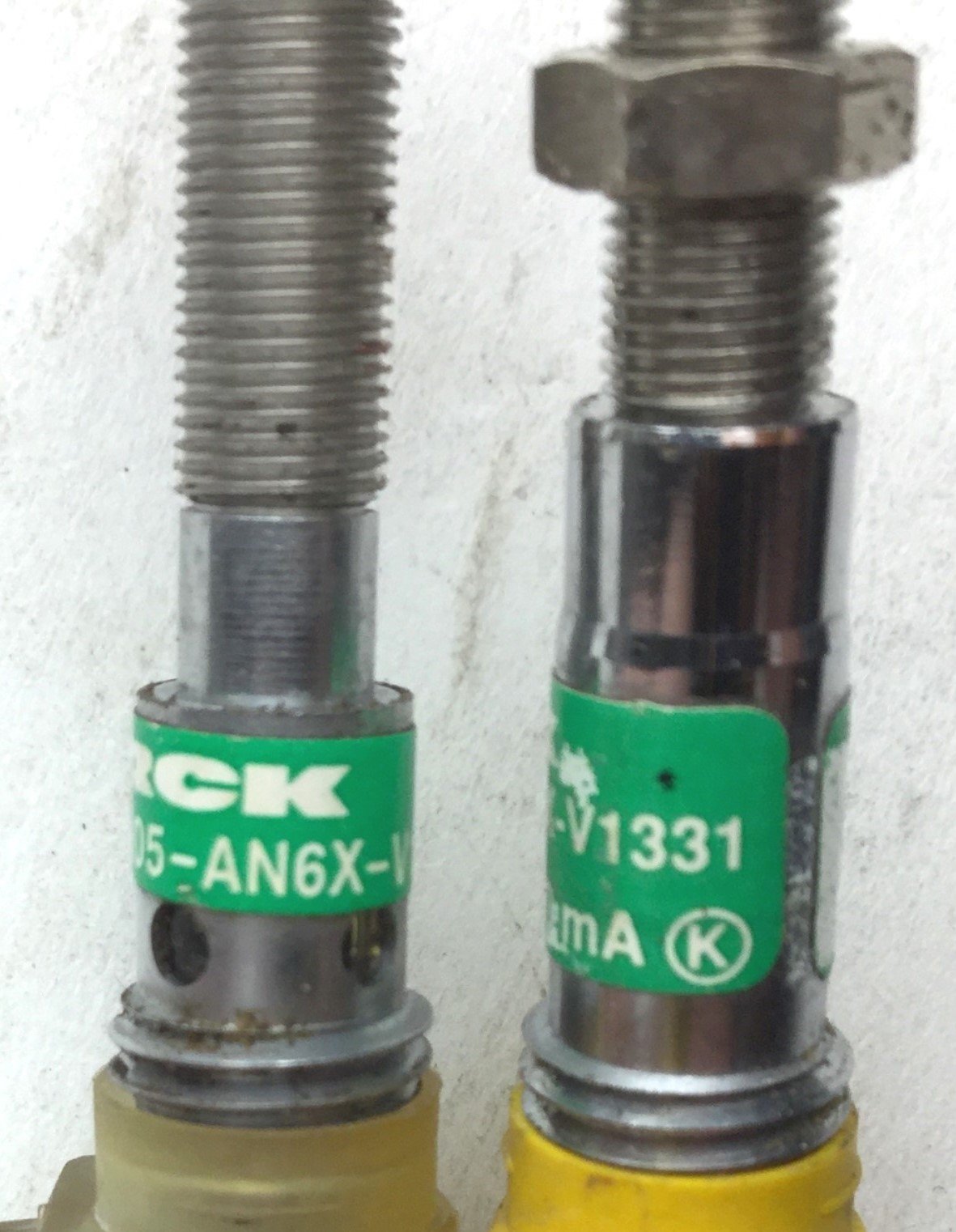 Used Lot of 2 Turck Bi0,8-G05-AN6X-V1331 Proximity Switch, NPN, 10-30VDC, 90 Degrees