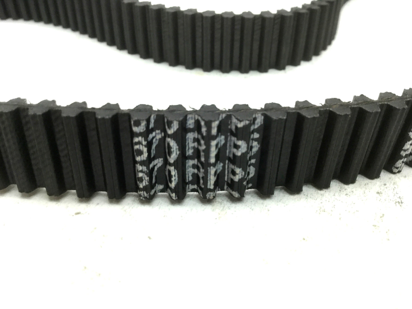 New Megadyne 670-RPP5DD-15 Timing Belt Teeth: 134 L: 670mm W: 15mm Pitch: 5mm