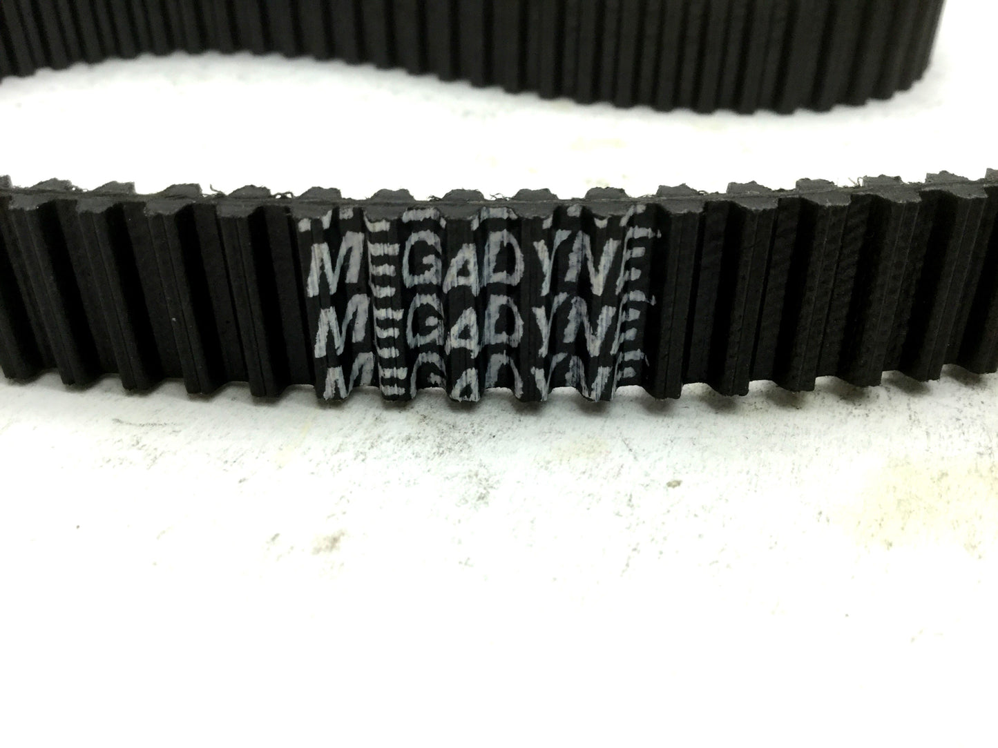 New Megadyne 670-RPP5DD-15 Timing Belt Teeth: 134 L: 670mm W: 15mm Pitch: 5mm