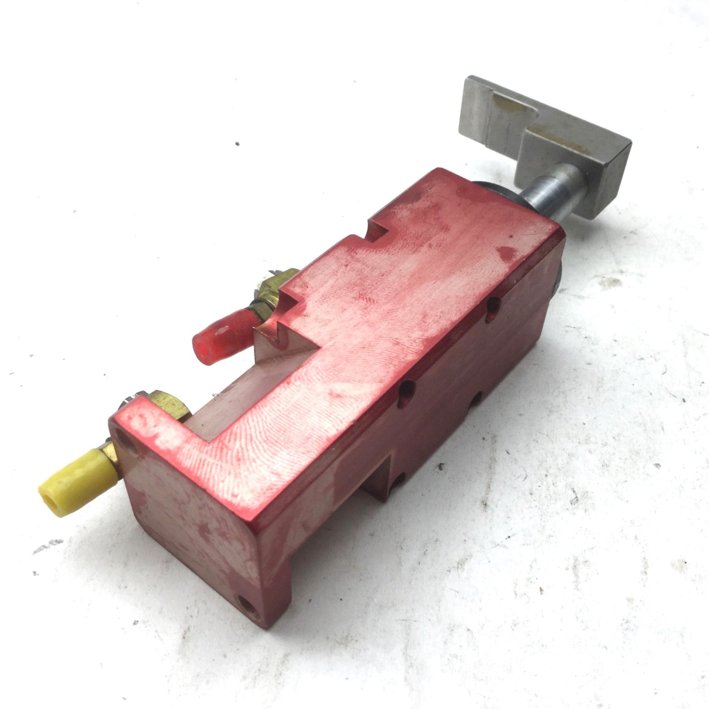 Used DE-STA-CO 8116 LH Pneumatic Swing Clamp .850 Travel, 90 Degree Rotation With Arm