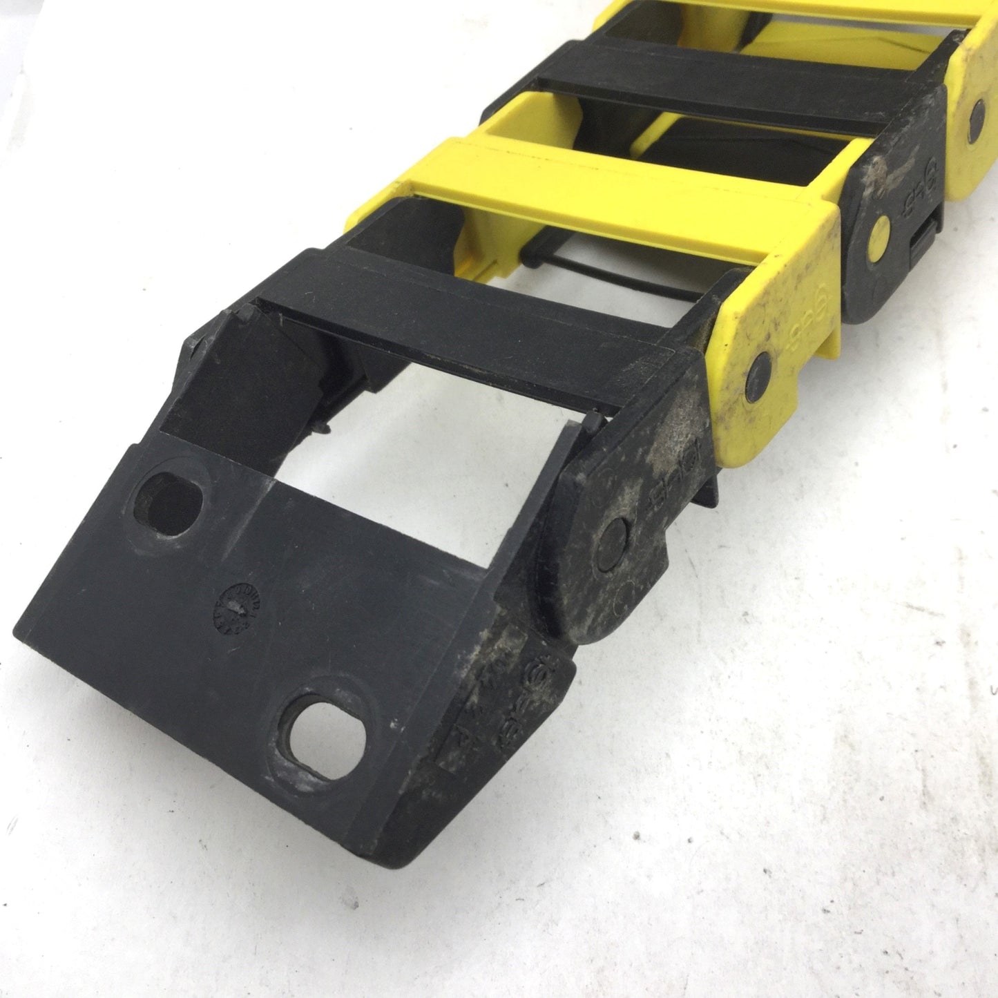 Used Igus 15.4.48 Energy Chain, Dimensions: 36"(L) x 2-3/8"(W) x 15/16"(H), 26 Links