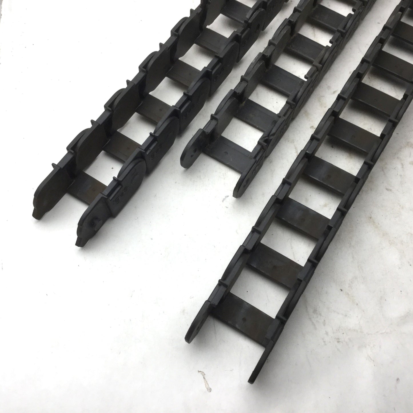 Used 3 Igus 15.2.38 Energy Chains, Length: 15", Dimensions: 1.5" x 1" 41 Total Links