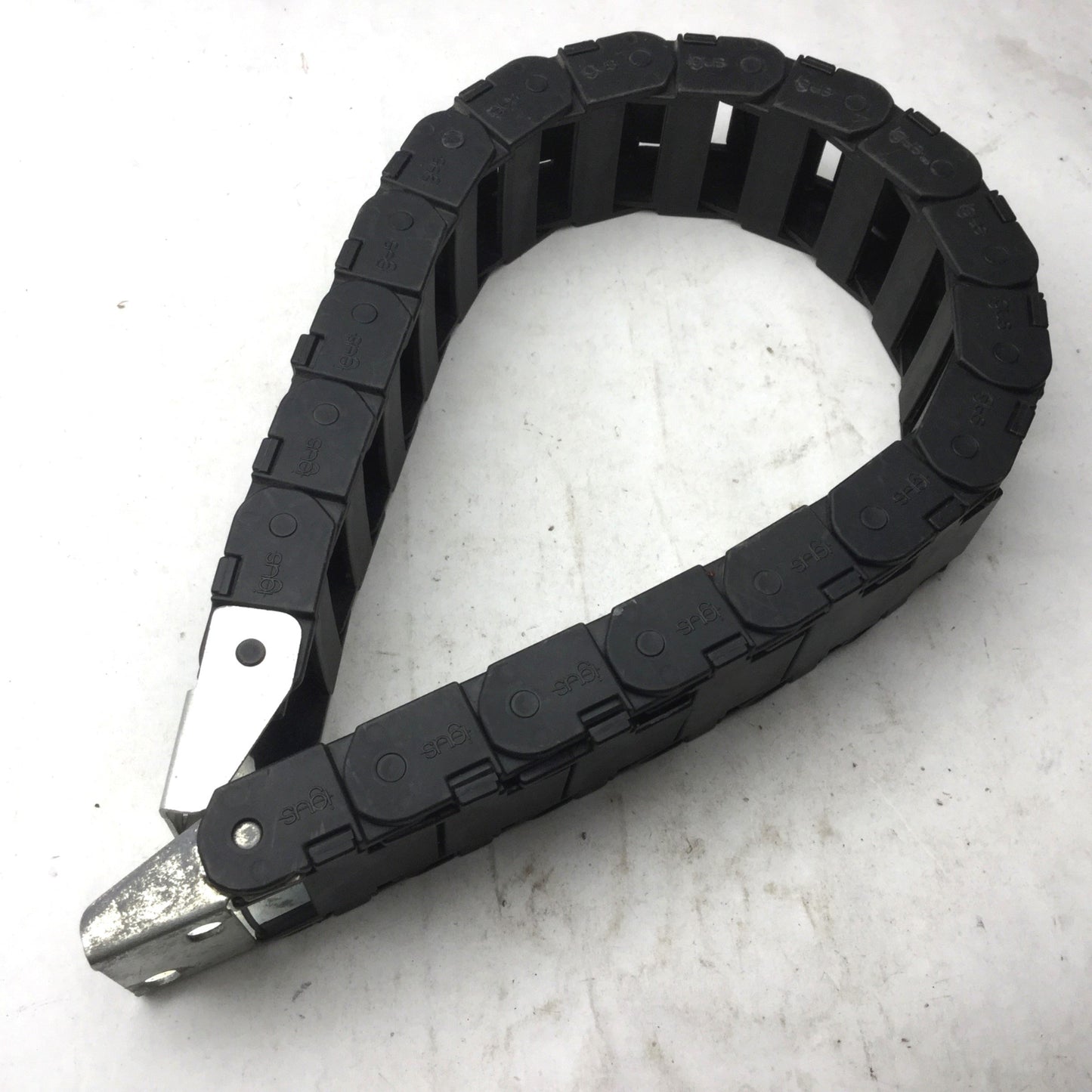 Used IGUS 15.3.75 Energy Chain Cable Carrier Length: 23" 19 Links, 2" x 1" End Links