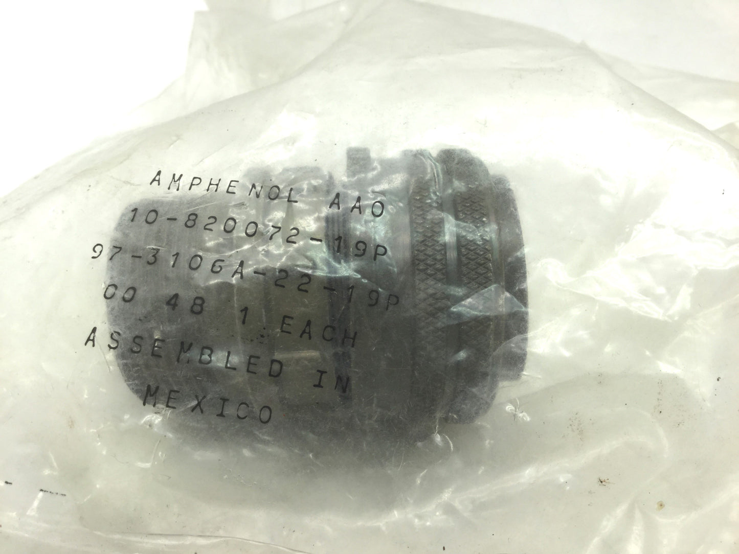 New – Open box Amphenol 97-3106A-22-19P Plug Male 14 Pins, Copper Contacts, Olive 97 Series