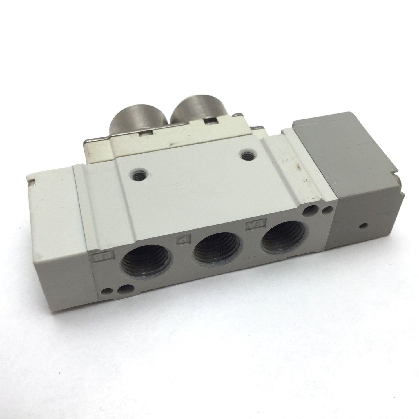 Used SMC SYA5120-C6 Air Pilot Pneumatic Valve, 2-Position 5-Port, Rc1/8 M5x0.8