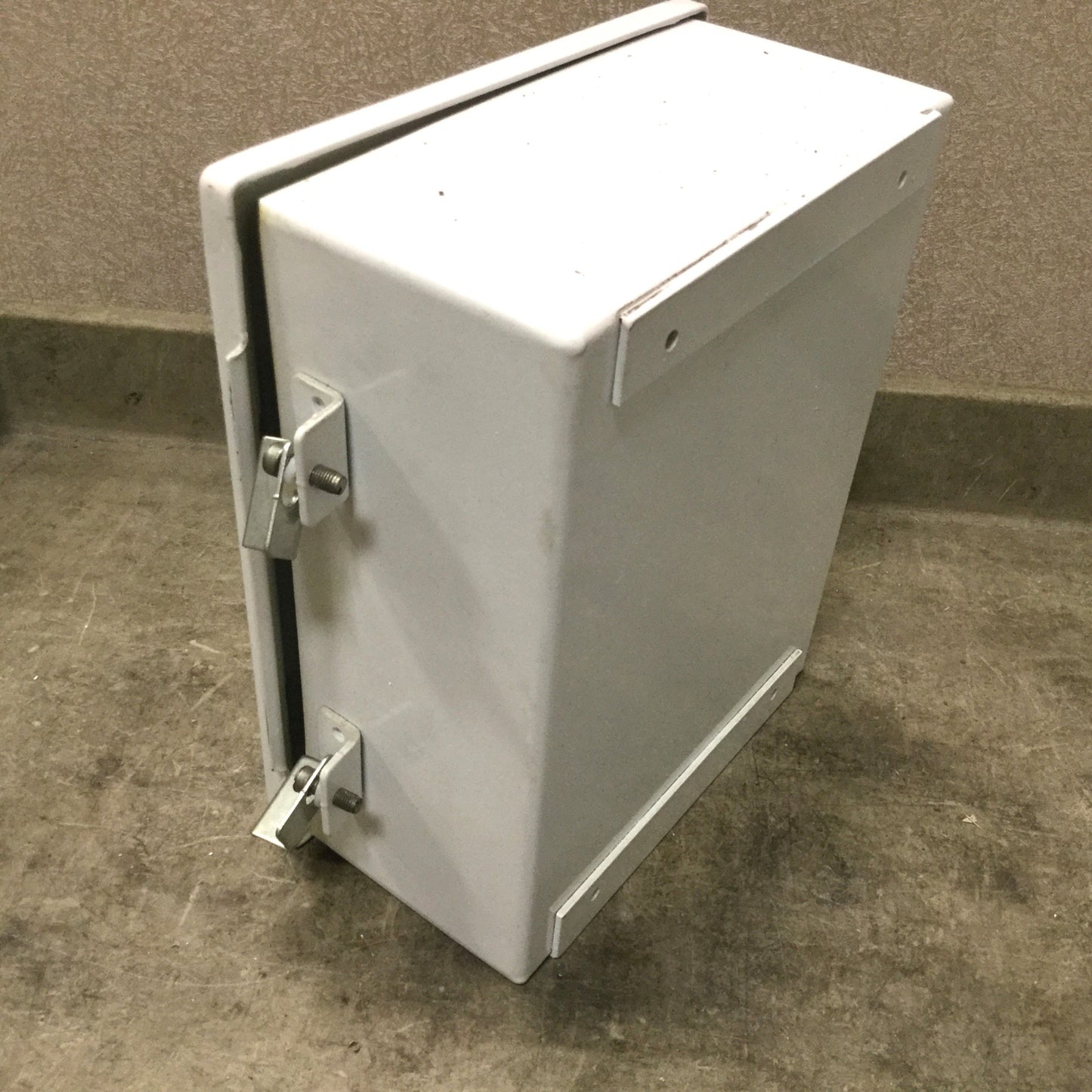 Used Saginaw SCE-1008CH Electrical Enclosure, Dimensions: 10" x 8" x 4", *Holes*