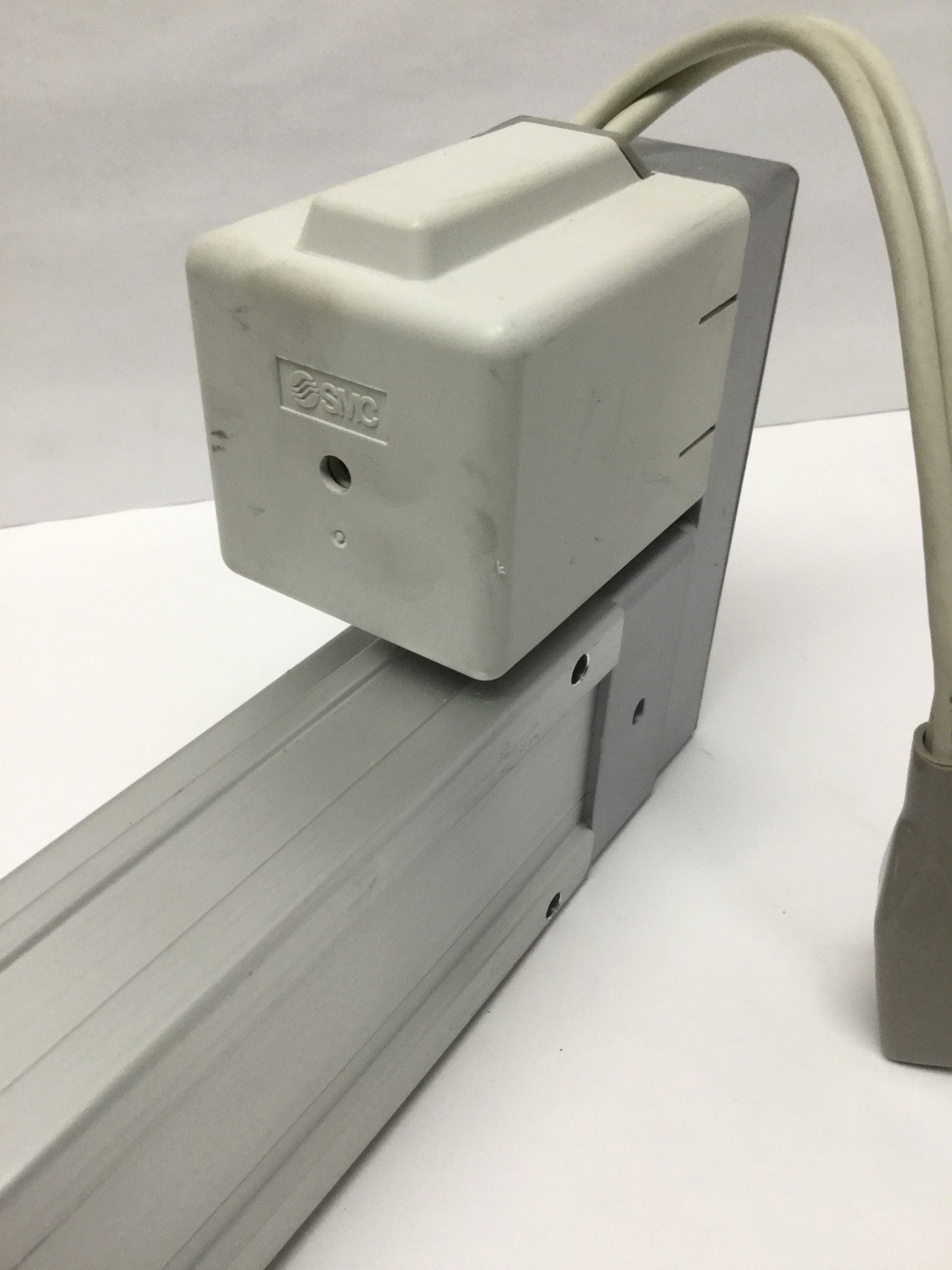 Used SMC LEFS32LB-700-R5C918 Step Motor Ball Screw Linear Actuator Positioner 700mm