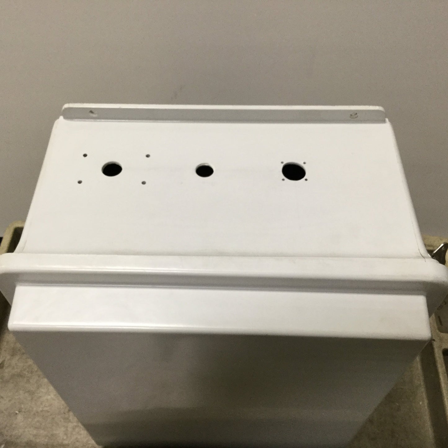 Used Robroy RJ1816HLL Electrical Enclosure, Fiberglass, 18" x 16" x 10", *Holes*