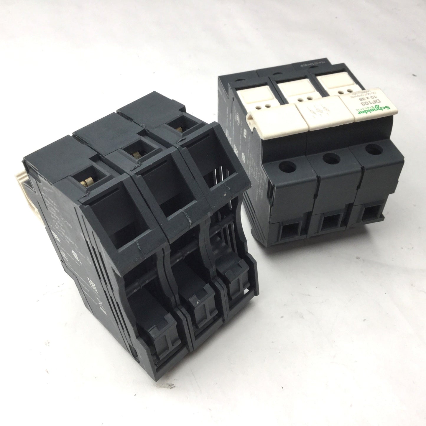 Used Lot of 2 Schneider DF103 Fuse Holders, Terminal Rating 690V 32A, 3 Pole