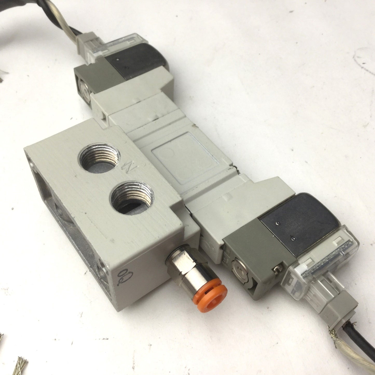 Used SMC SY3340R-5LNZ Double Solenoid Valve, Supply Max: 0.7MPa, Pil: 0.25-0.7MPa
