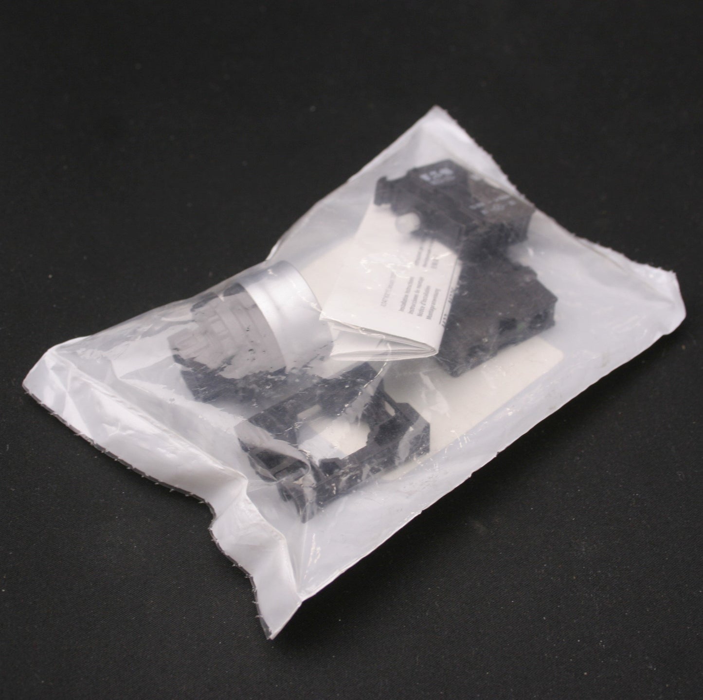 New Eaton M22-DGLH-G-GB1-K10-G Pushbutton Switch, Green, 12-30VAC/DC, 1NO, 22.5mm