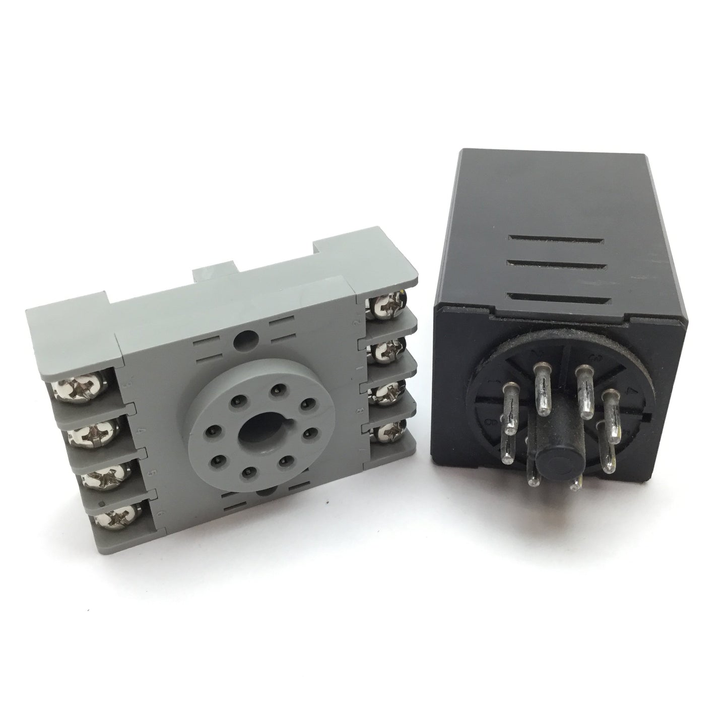 Used Idec GT3F-2 D24 Timer Relay, 0.1-600s, Power: 24VDC, 3A 30VDC / 4A 250VAC