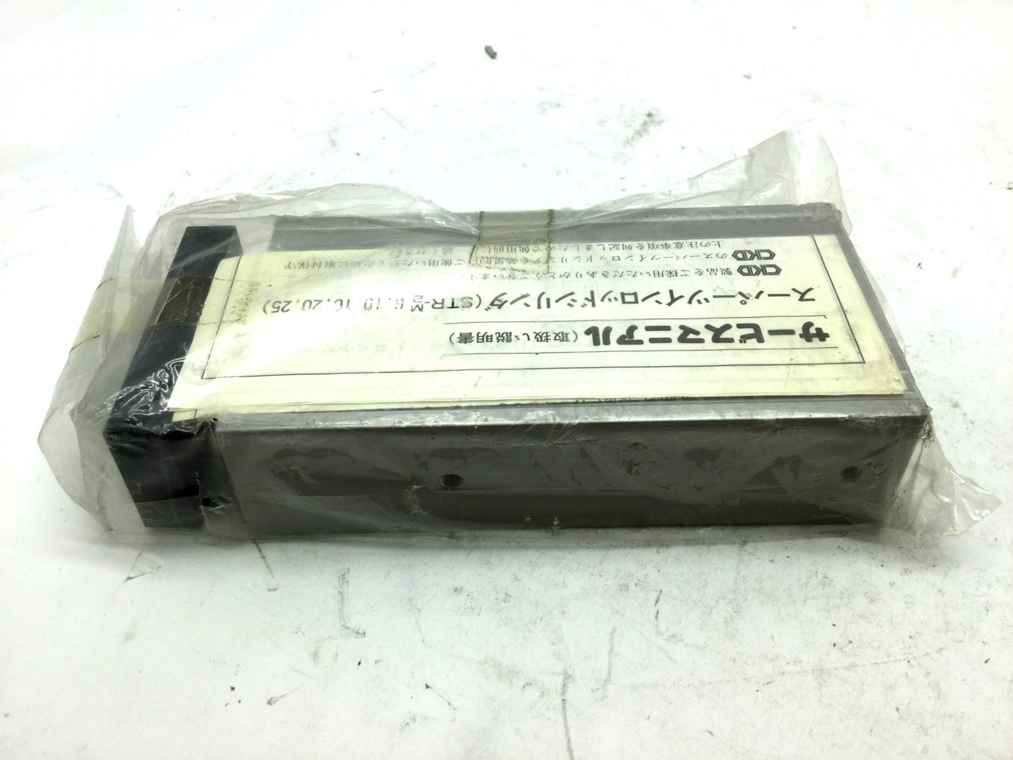 New CKD STRM-2560 Twin Rod Pneumatic Cylinder Bore: 25mm, Stroke: 60mm, 100 PSI, M5