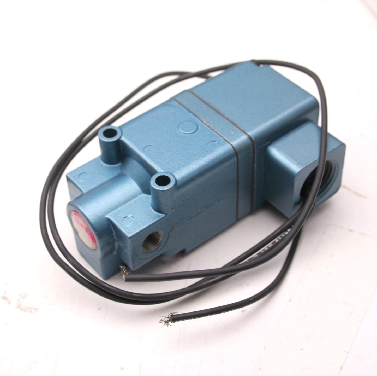 New MAC 224B-521CAAA Pneumatic Solenoid Valve, 2.5W, 24VDC, VAC to 150PSI