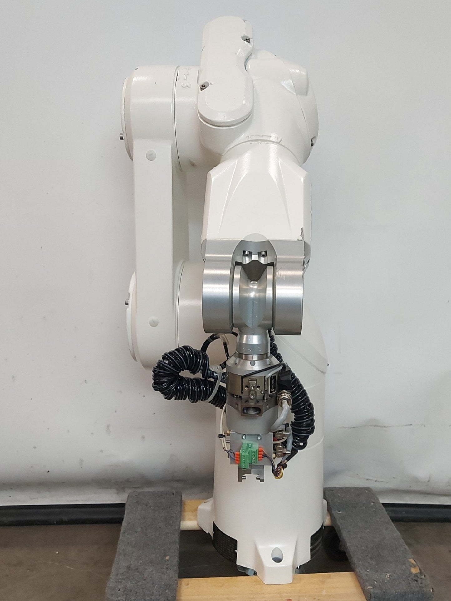 Used Staubli TX60 6-Axis Robot Manipulator Arm, 4.5kg Load, 670mm Reach, 8m/s Speed