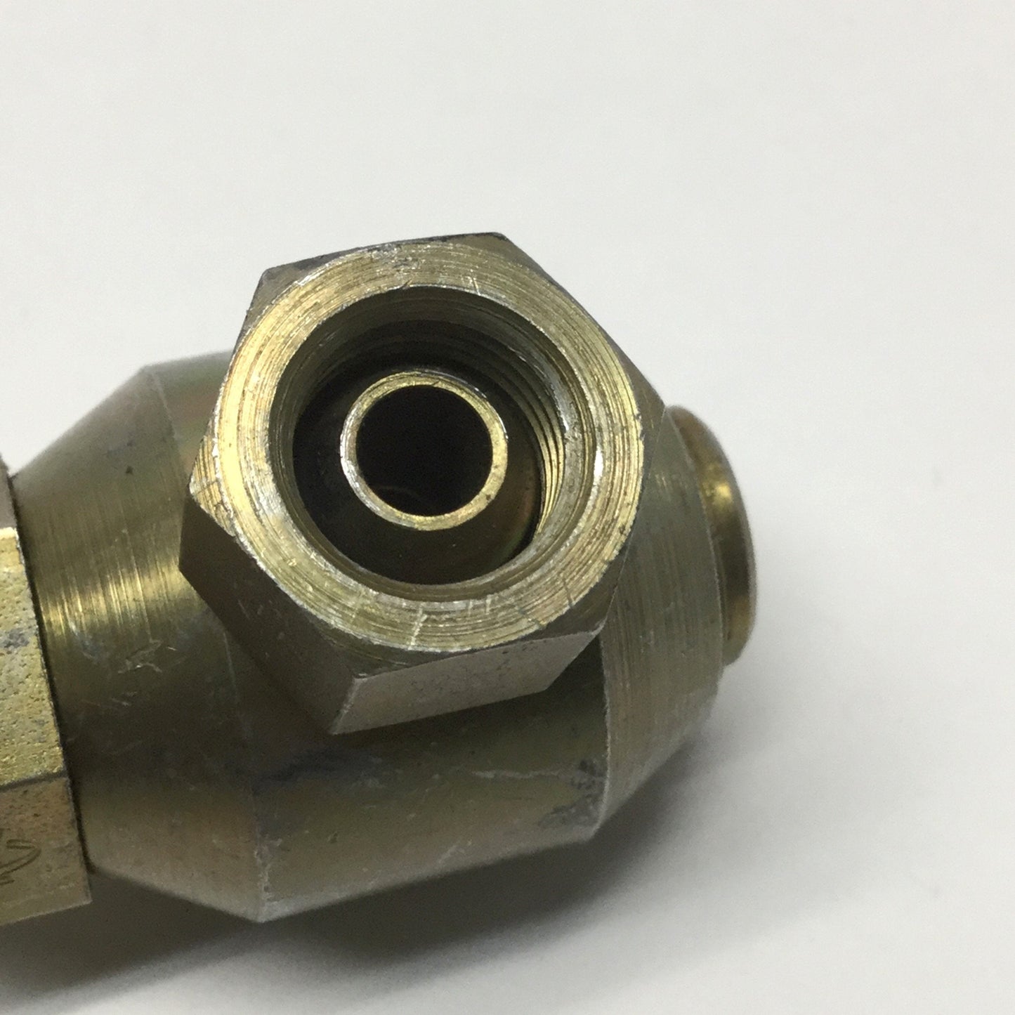 Used Hydraulics 9S6PU4-P4 90° Swivel Joint 1/4" Female Pipe Union to 1/4" Male NPT