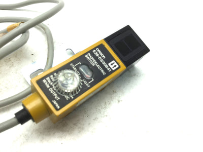 Used Omron E3S-DS30B41 Photoelectric Vertical Sensor Diffuse Reflective, 30cm, PNP
