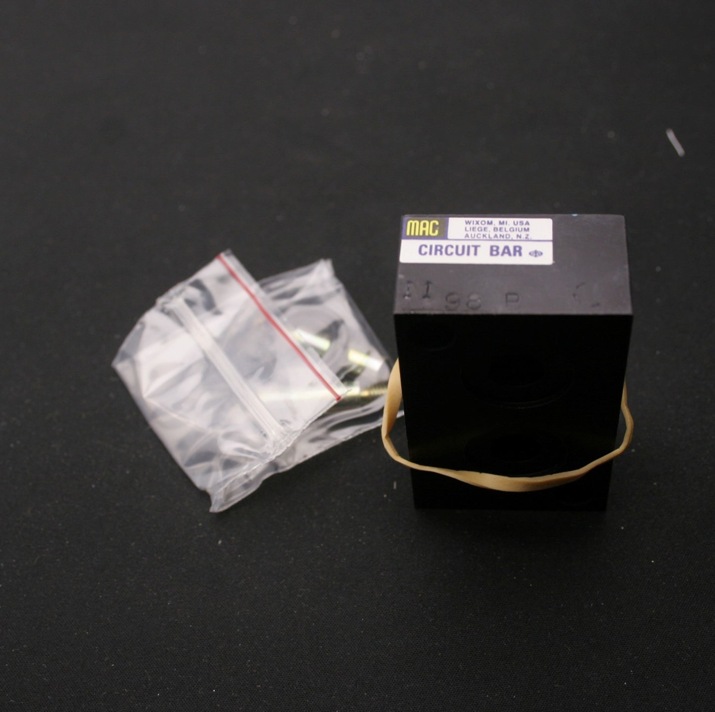 New MAC Valves EBM37A-00DC-B01 Valve, 1/4" NPT, 1 Station