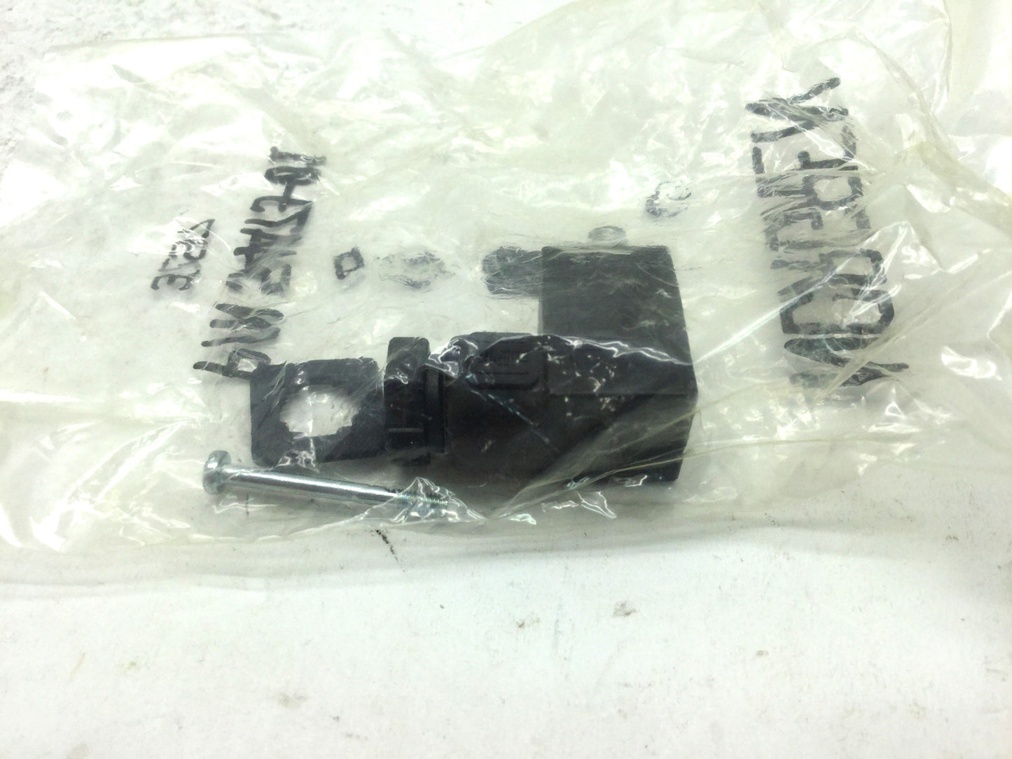 New Norgren V12R317AB214B Pneumatic Valve 2 Pos 3 Way Air Actuated Spring Return