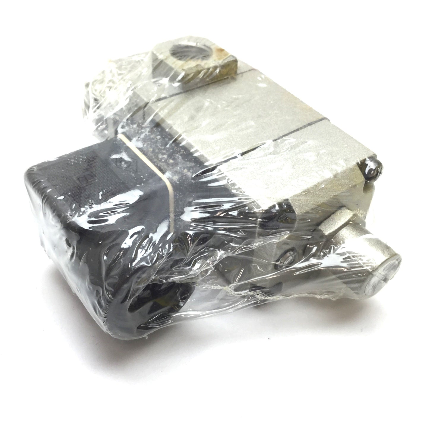 New SMC NV3115-0209JP3 Pneumatic Solenoid Valve, 2-Position 3-Port, 90-115VAC