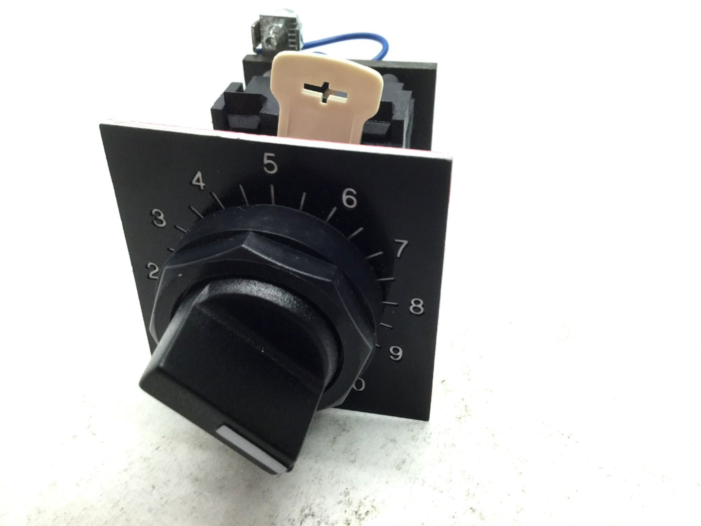 Used Eaton Cutler-Hammer E22PXB1C1 Potentiometer 22mm 1K Ohm 0.5W 120V