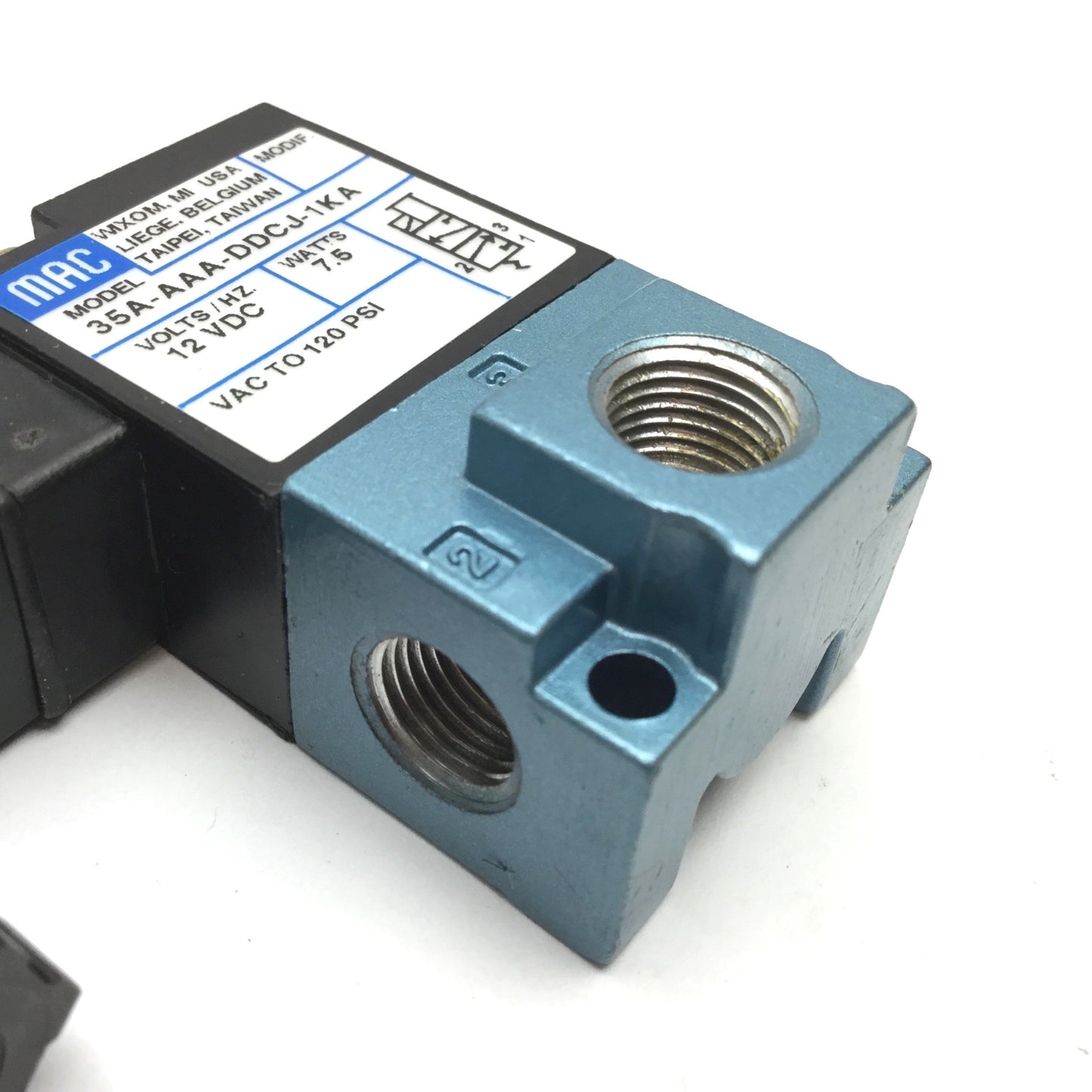 New Mac 35A-AAA-DDCJ-1KA Solenoid Valve, 2-Position 3-Port, 12VDC, 1/8" NPT, 120psi