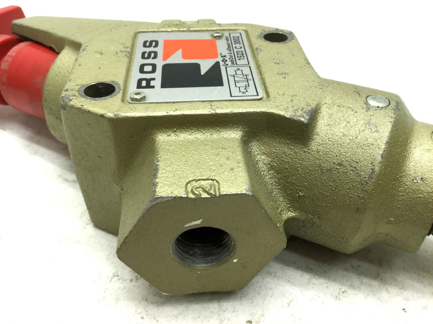 Used Ross 1523-C-3002 Pneumatic Lockout Tag Out Exhaust Valve L-O-X 3/8" BSPP 300 PSI