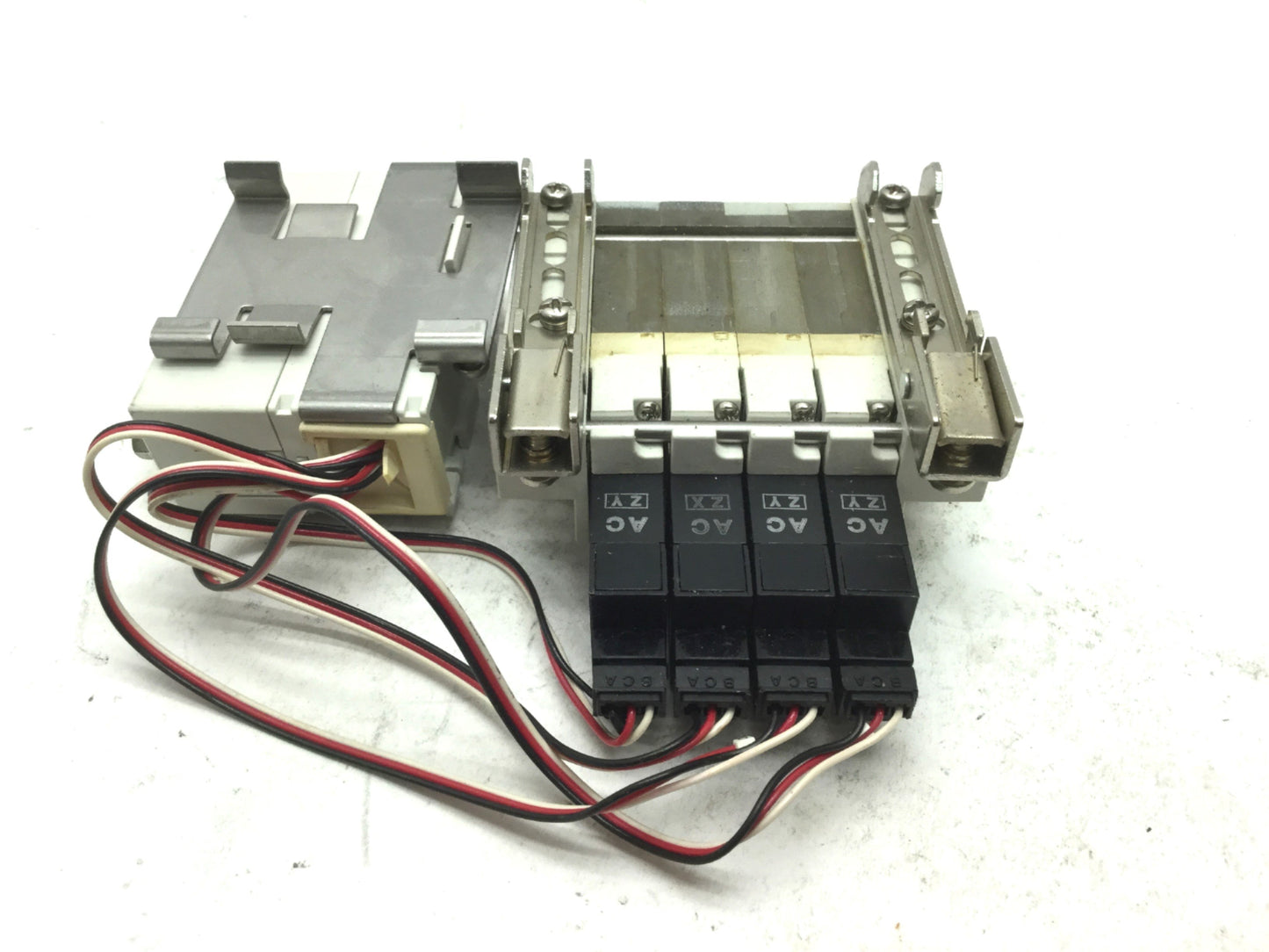 Used Lot of 4 SMC Pneumatic Solenoid Valves 2-Pos 5-Way 100VAC 4mm VQ0140-1MO-N3