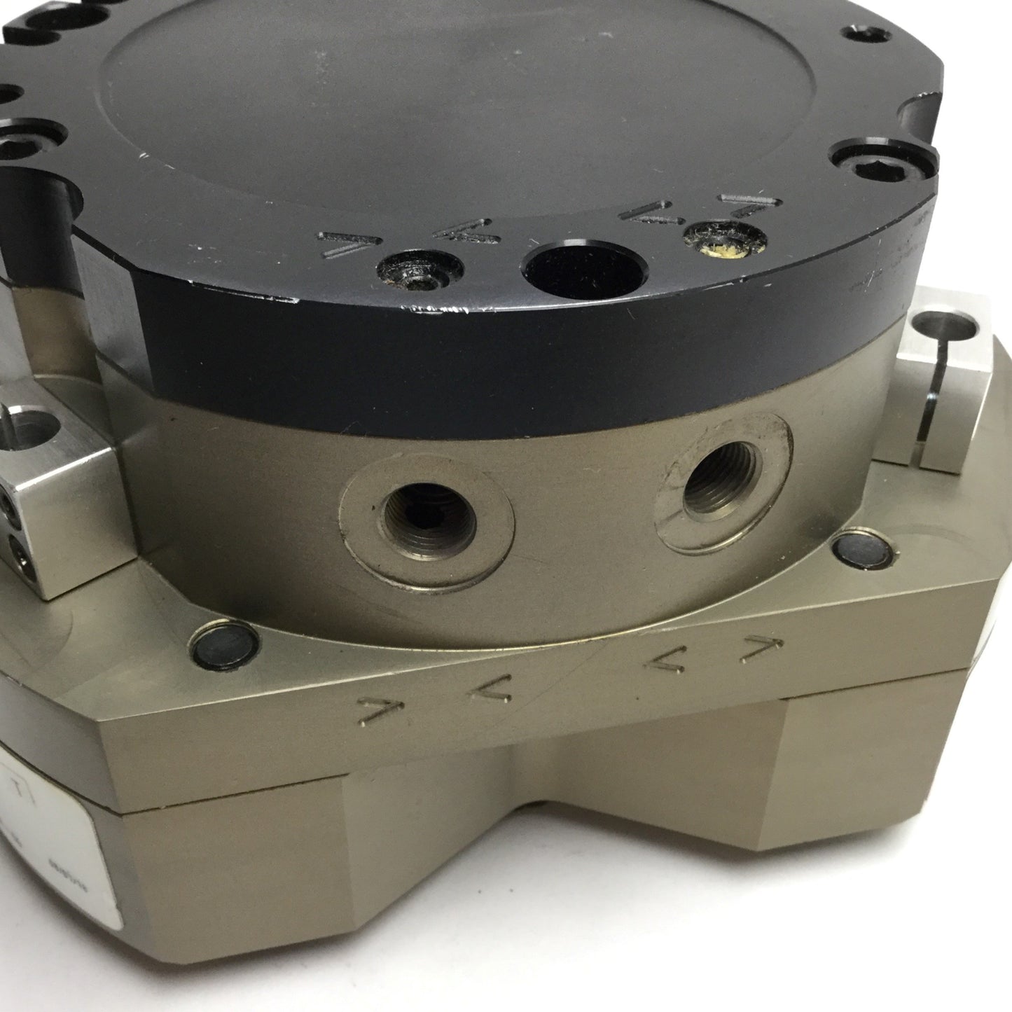 Used Destaco RTH-5M-C-SP 3-Jaw Parallel Gripper, Spring Closed, 45-100psi, G1/8
