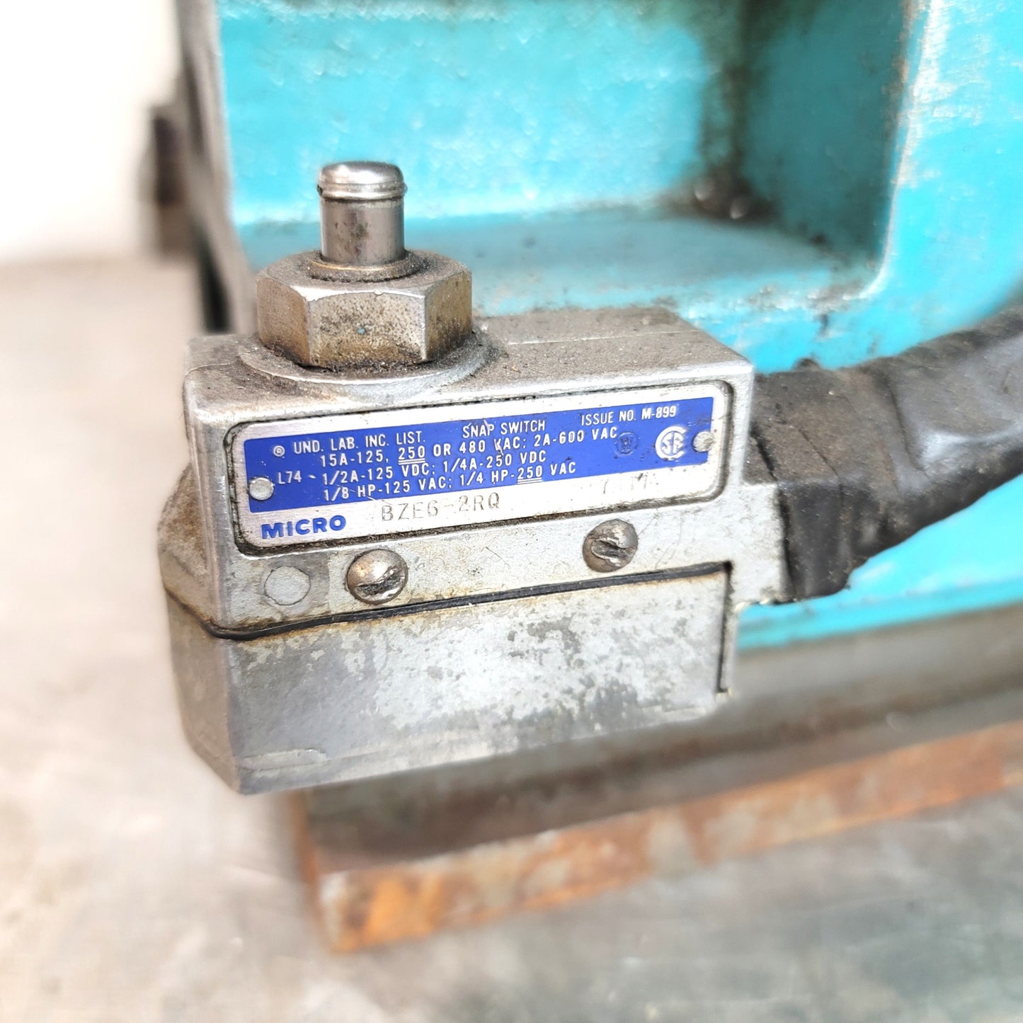 Used Artos AE 42755 Back Flywheel Terminal Cut-Off Press 208-230/460VAC 50/60Hz 1/3HP