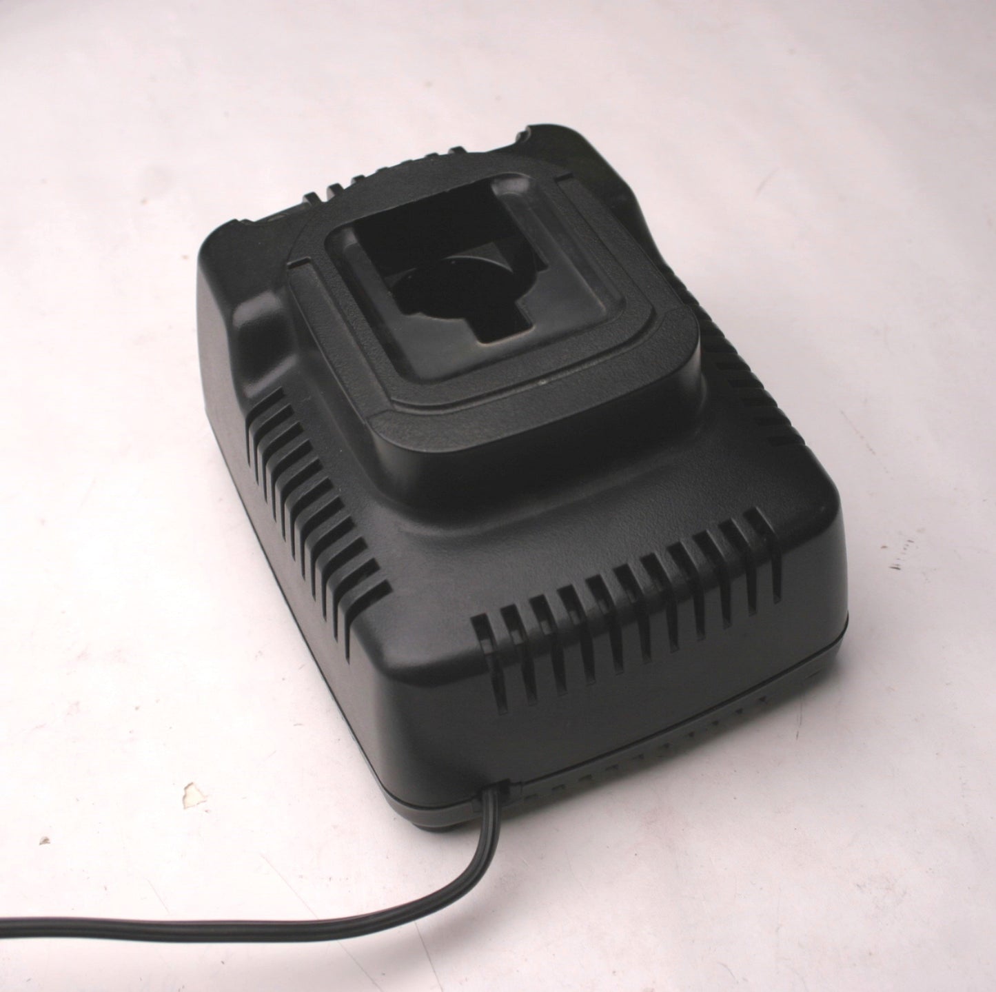 Used DeWalt DW9116 Battery Charger, 7.2V-18V 1-Hour Charger, w/Automatic Tune-Up Mode