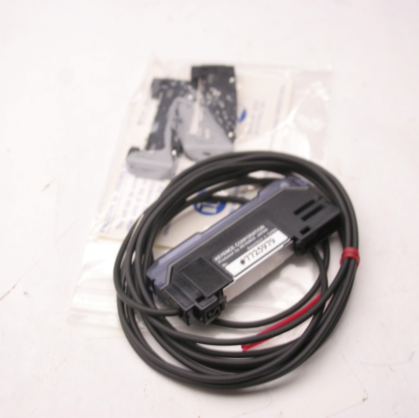 New Keyence FS-V22R Fiber Amplifier Expansion Unit, Cable Length: 2m