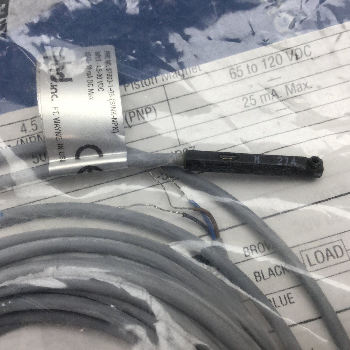 New Phd 67903-1-05 Solid State Cylinder Switch, 4.5-30VDC, NPN Out, 5m Cable, 3-Wire