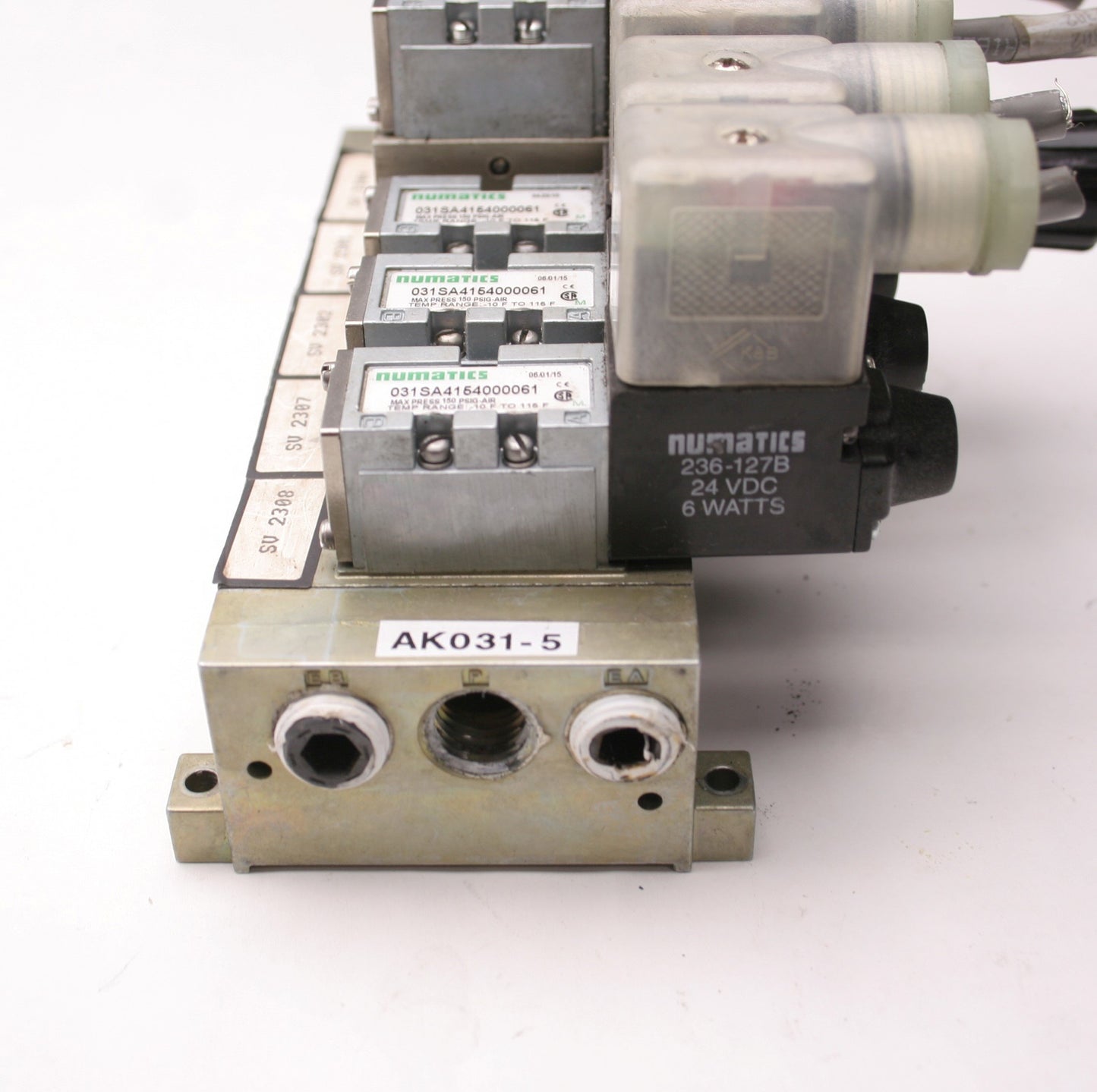 Used Bank of 5 Numatics Solenoid Valves, 4x 031SA4154 000061, 1x 031SA4154
