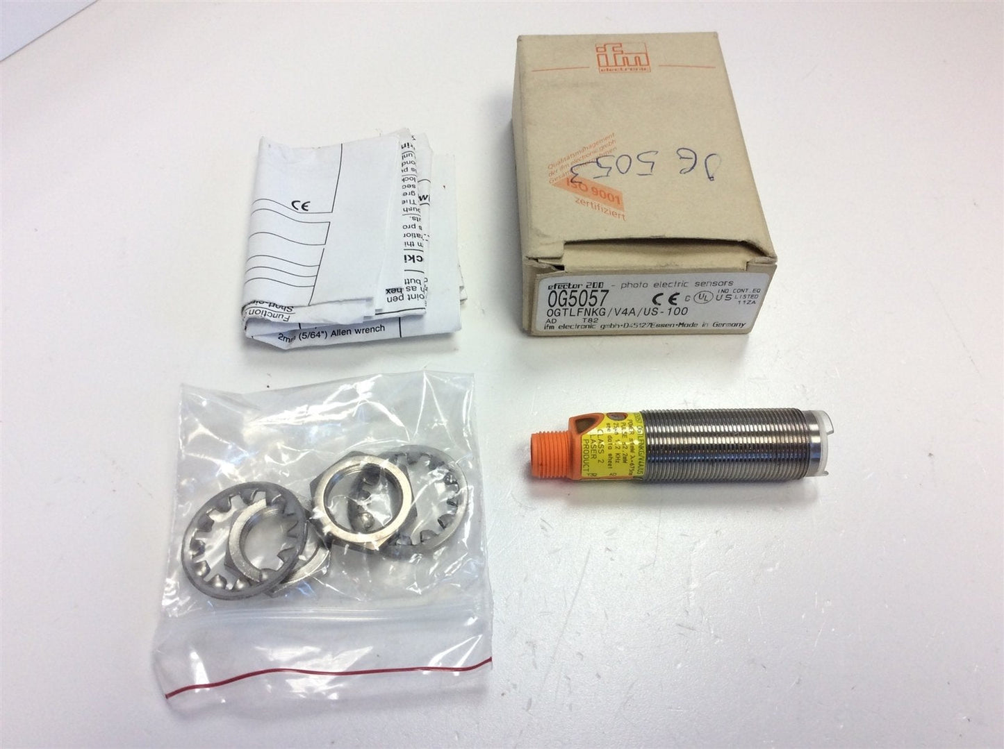 New IFM Efector OG5057 Photoelectric Sensor 10-30VDC Range-150mm