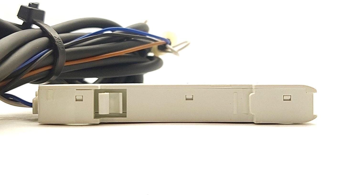 New SunX FX-101P Fiber Optic Sensor Amplifier PNP Open Collector, 12-24VDC w/Cable