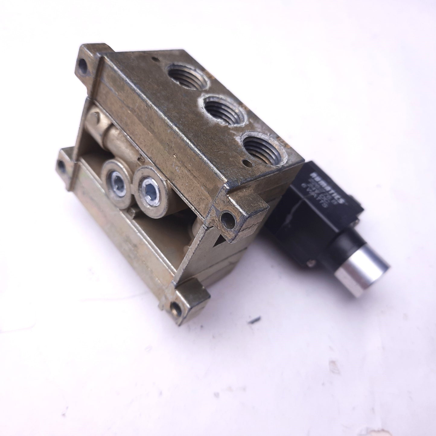 Used Numatics 031SA4004011B Pneumatic Valve, 150 PSIG Max, 24VDC, 6 Watt