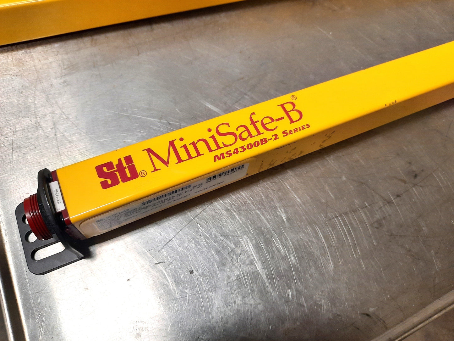 Used STI MiniSafe-B MS4332B-2 Transmitter & Receiver Light Curtains Series MS4300B-2
