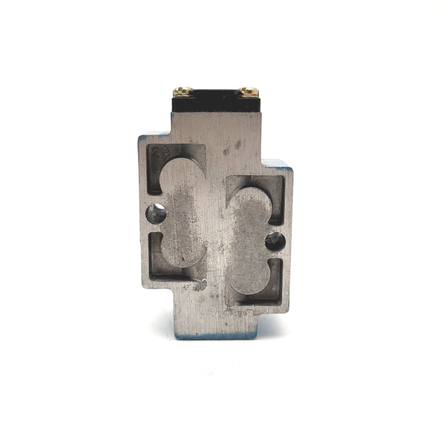 Used MAC 922B-RA Air Pilot Solenoid Valve, Vac-150psi, Double Operator, 4-Way 2-Pos
