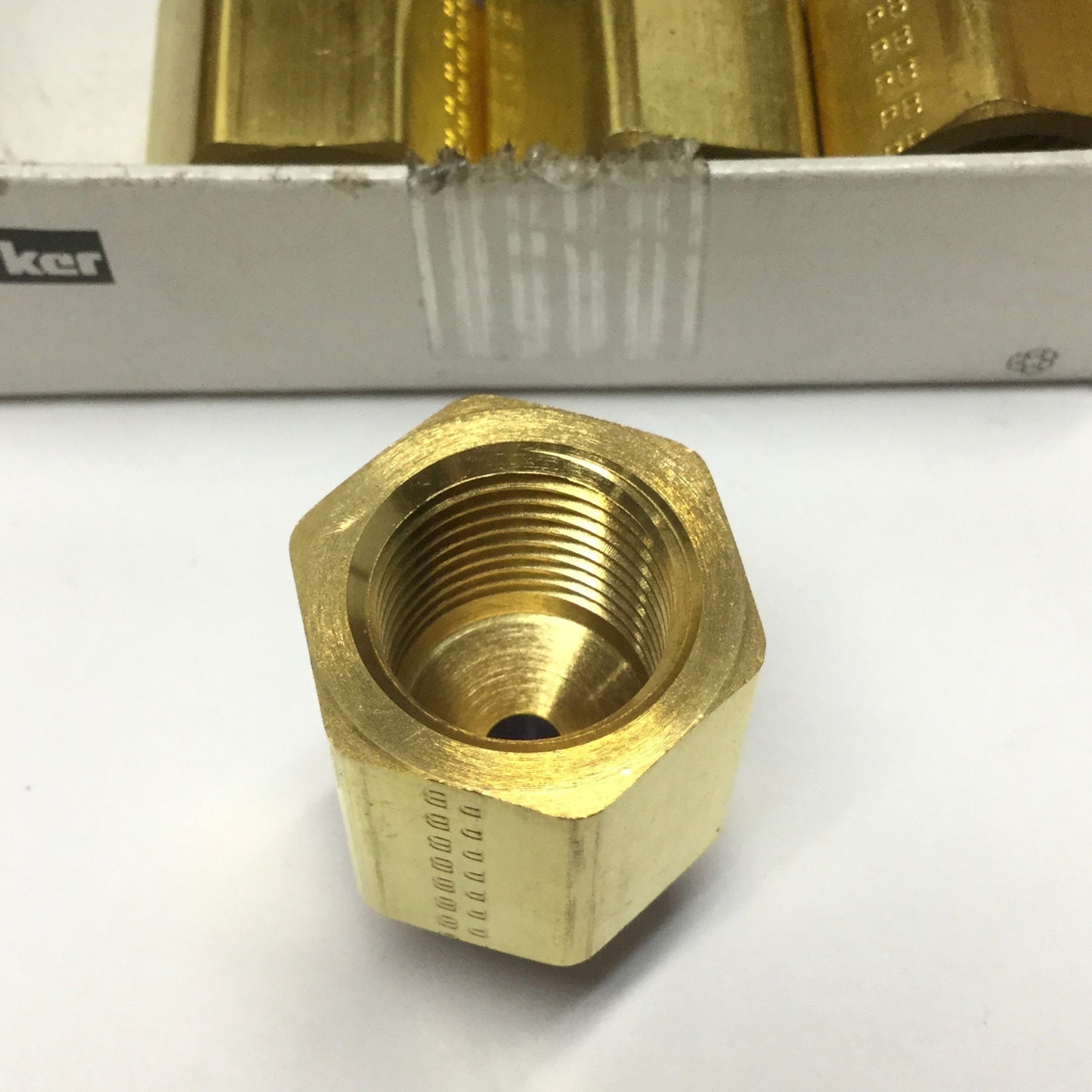 New – Open box Lot of 6 Parker 6-2 RA-B Brass Pipe Reducing Adapter Fitting 3/8" x 1/8" NPT