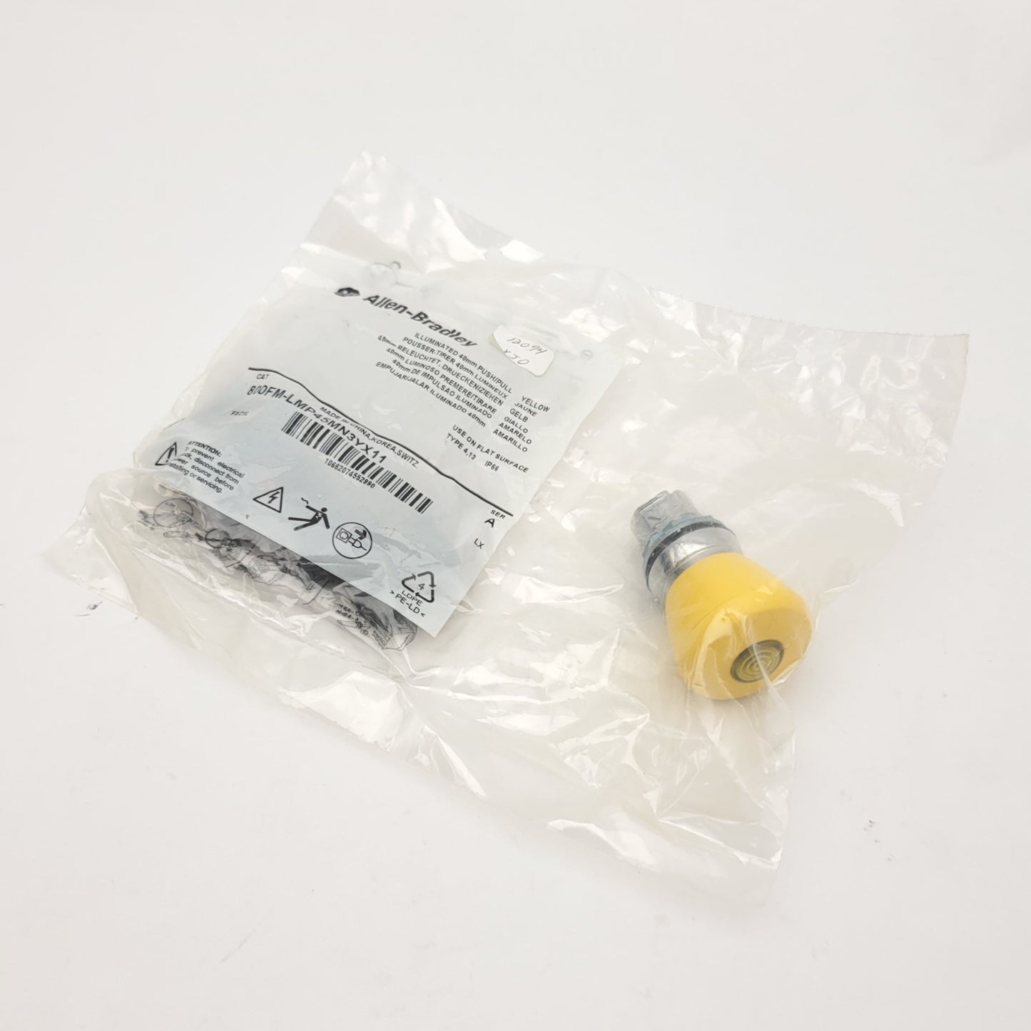 New Allen Bradley 800FM-LMP45MN3YX11 Illuminated Push/Pull Button, Yellow, 40mm