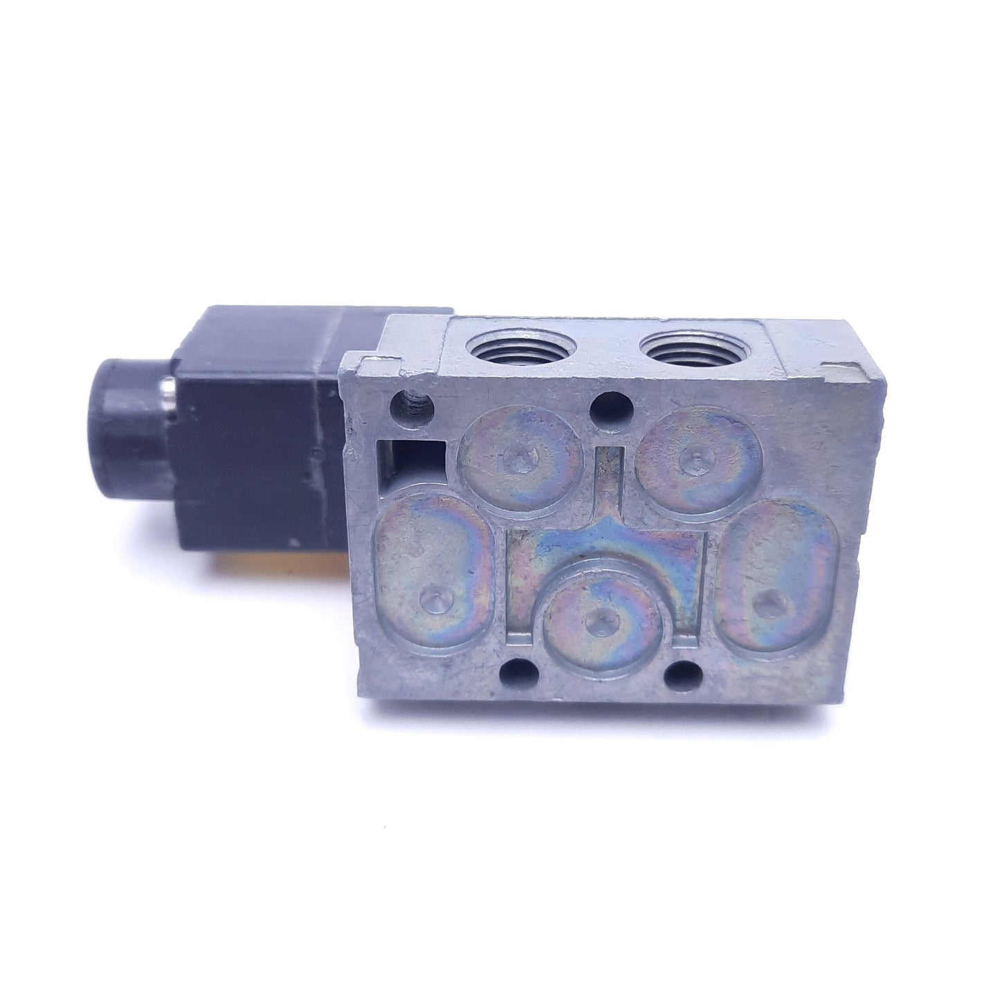 Used Numatics 031SA4002 Solenoid Valve Assembly With (1) 237-572B Solenoid 120 VAC