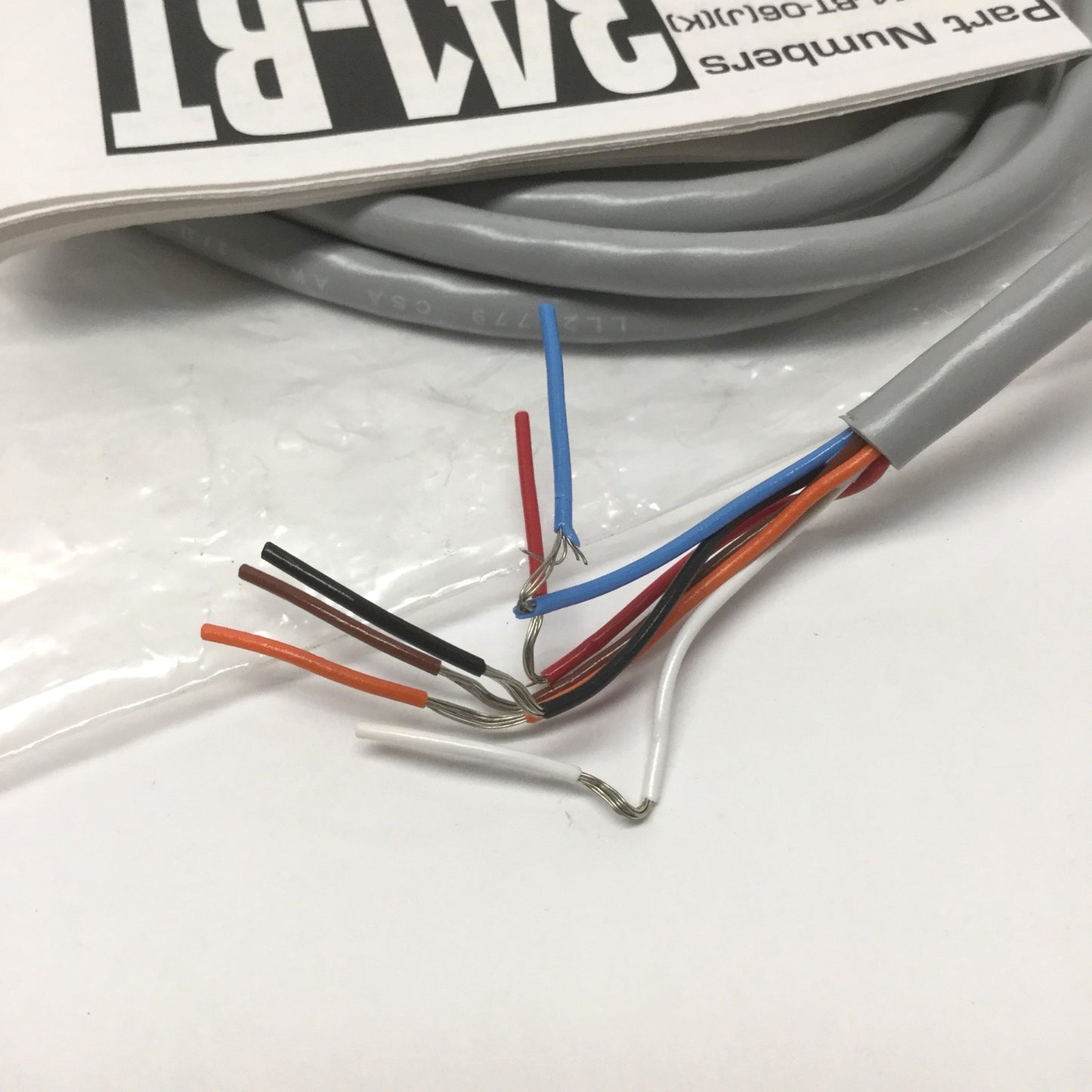 New – Open box Sentrol 341-B3T-06J GuardSwitch Safety Interlock Switch TPST, 2NO-NC, w/Actuator