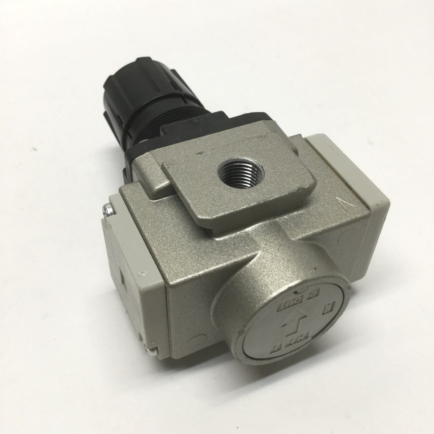 Used SMC AR20-N01E-Z Pressure Regulator 7-125psi, 1/8" NPT, 0-150psi Embedded Gauge