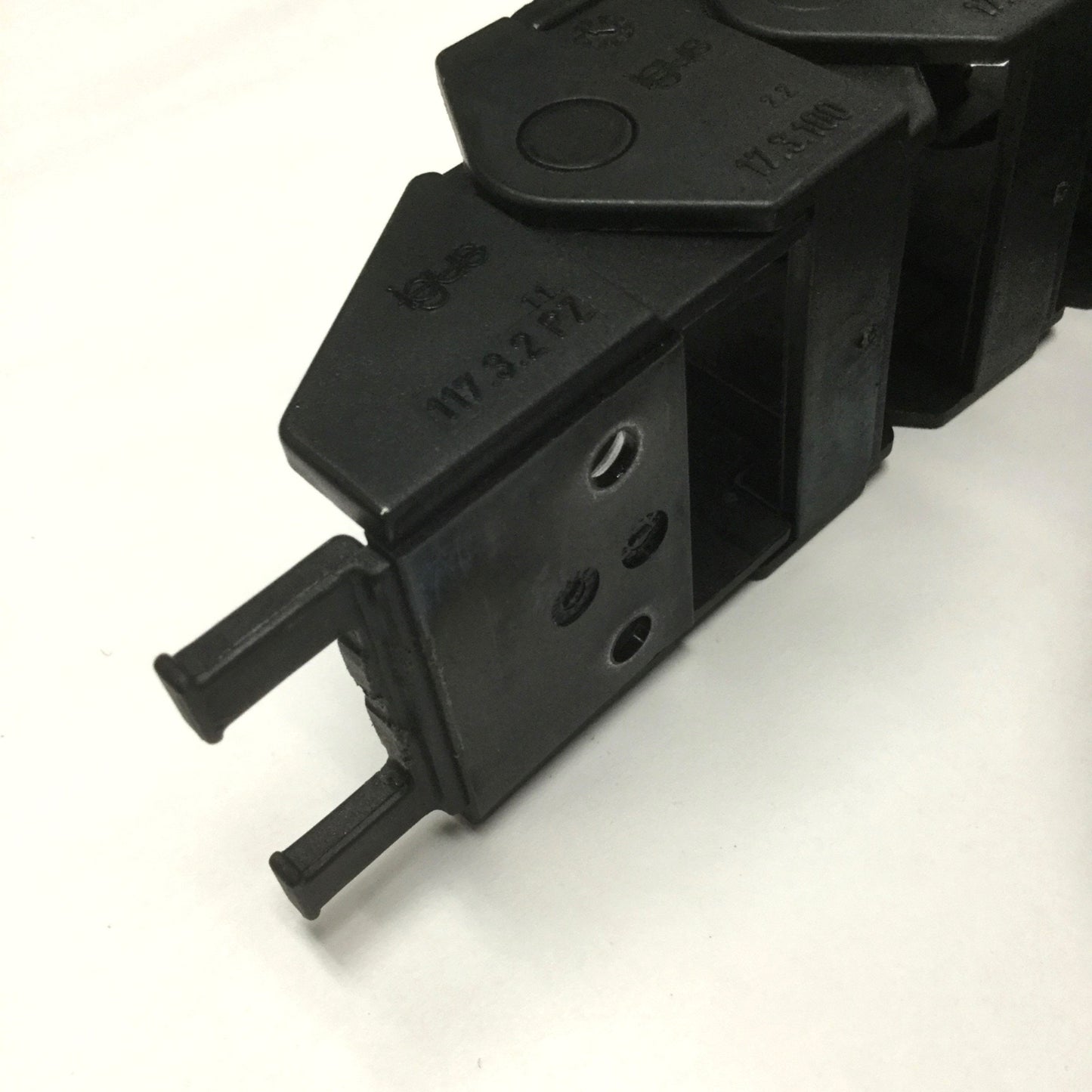 Used Igus B17.3.100 Energy E-Chain Cable Carrier Snap-Open 38mm W x 32mm H, 64" Long