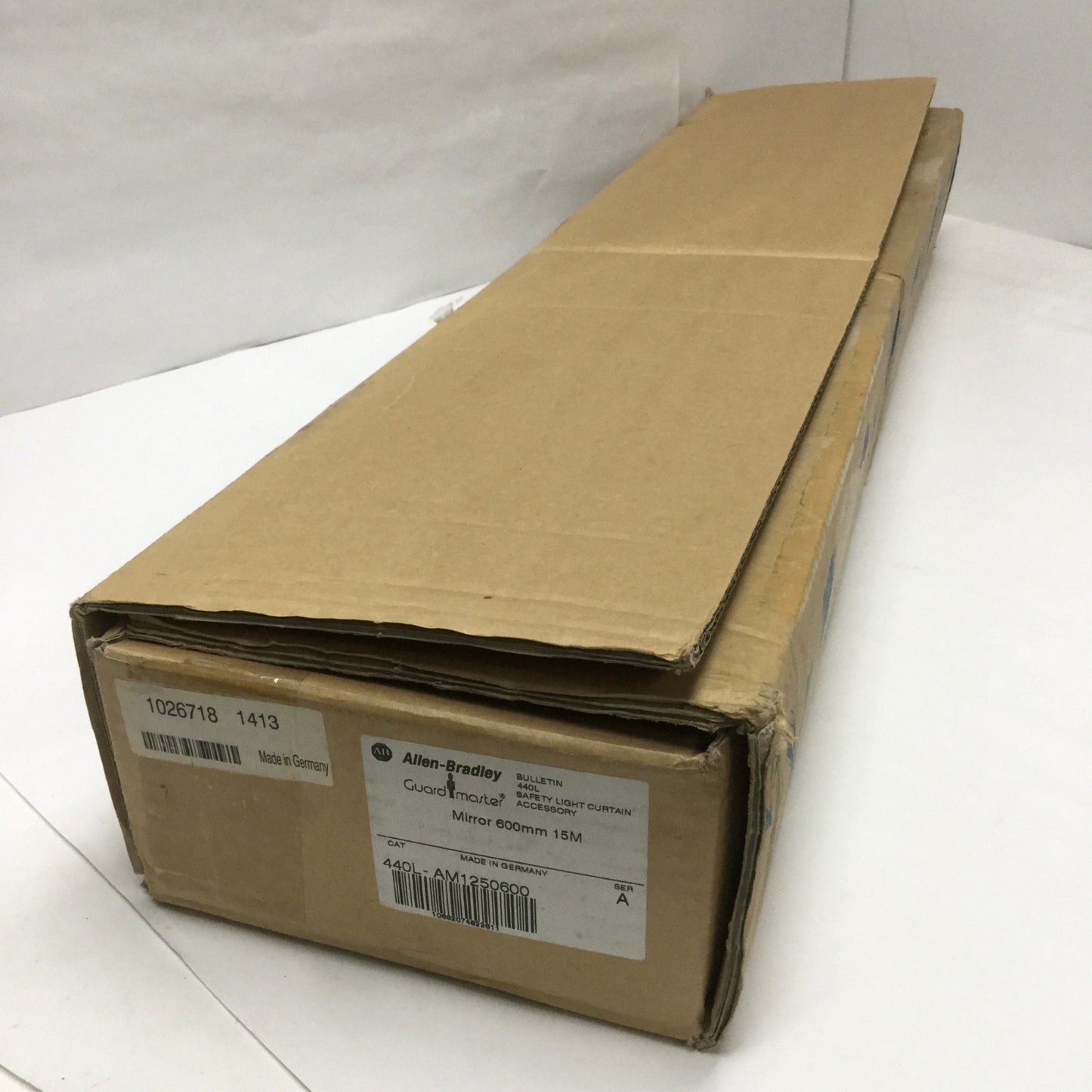New Allen Bradley 440L-AM1250600 GuardShield Light Curtain Corner Mirror 600mm Long