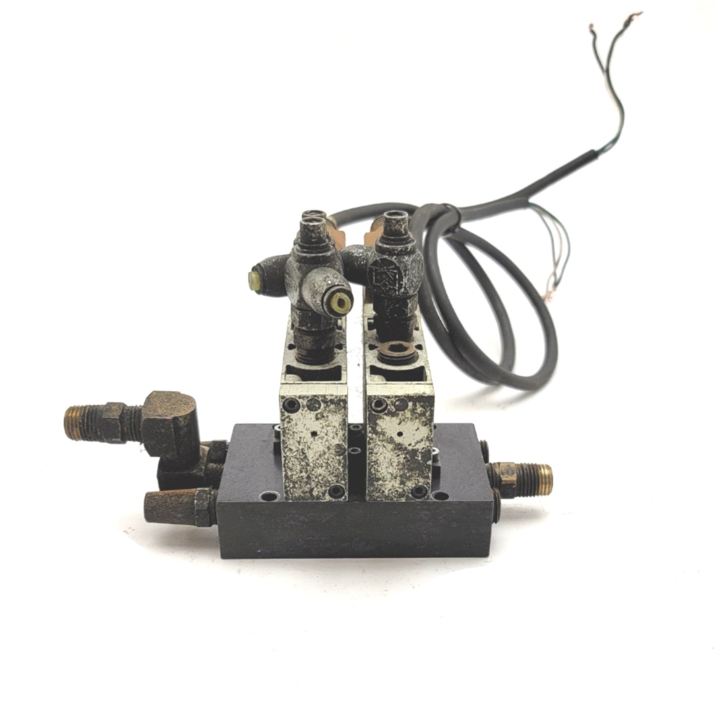 Used Bank Of 2 Numatics L12BA452B000061 Solenoid Valves On Manifold 4-Way 2-Pos 24VDC