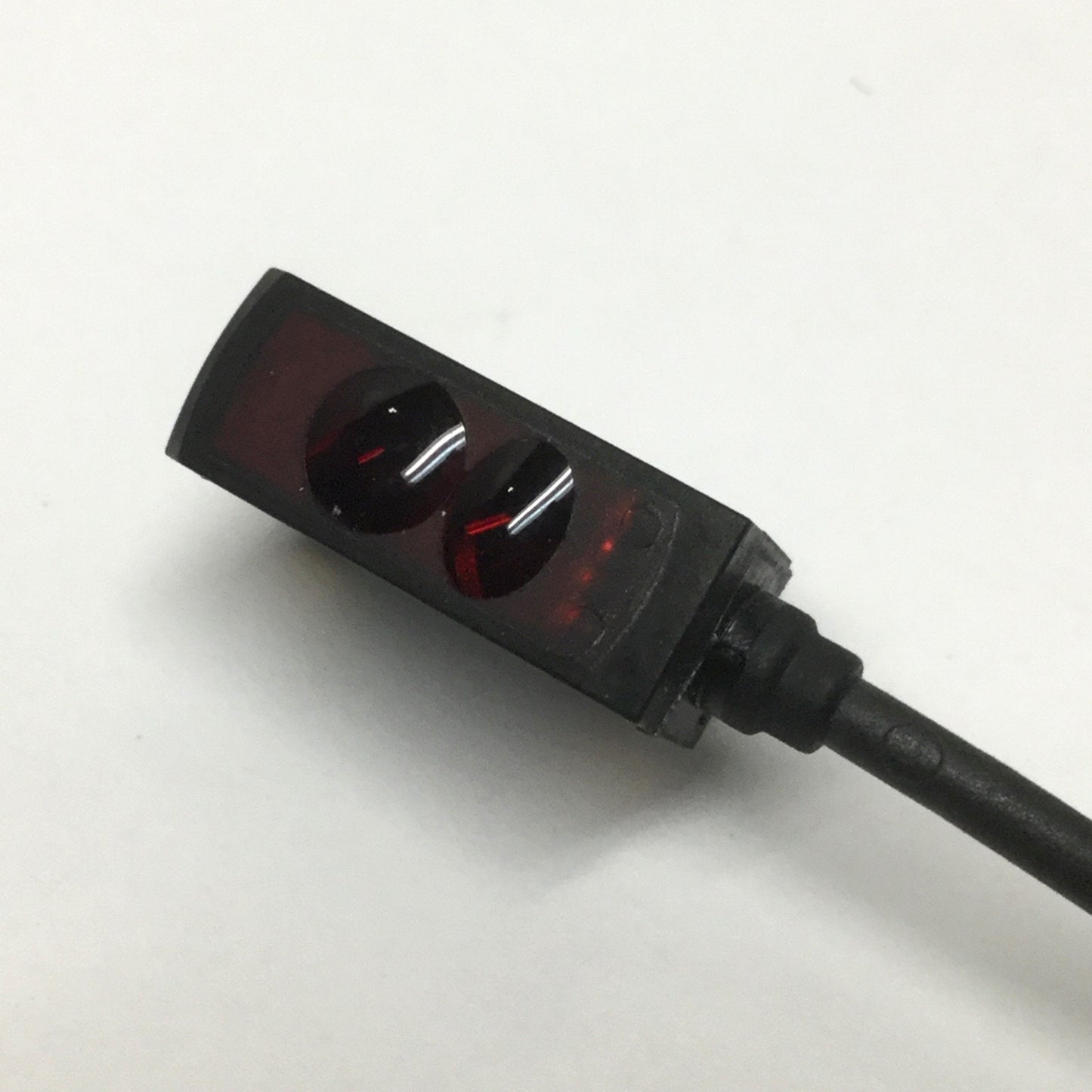 Used Allen-Bradley 42KD-B2LAR1-Y4 Miniature LED Photoelectric Sensor, 1-15mm, PNP/NPN